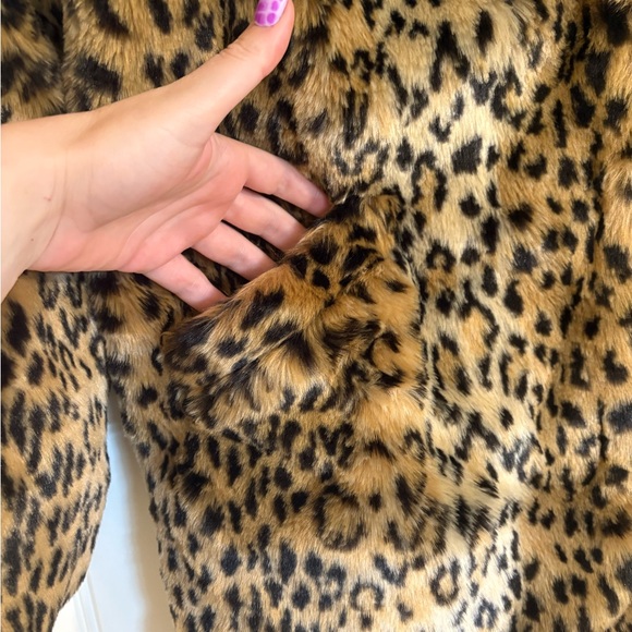 ⚡️SALE⚡️Faux Fur Leopard Coat - Picture 6 of 7